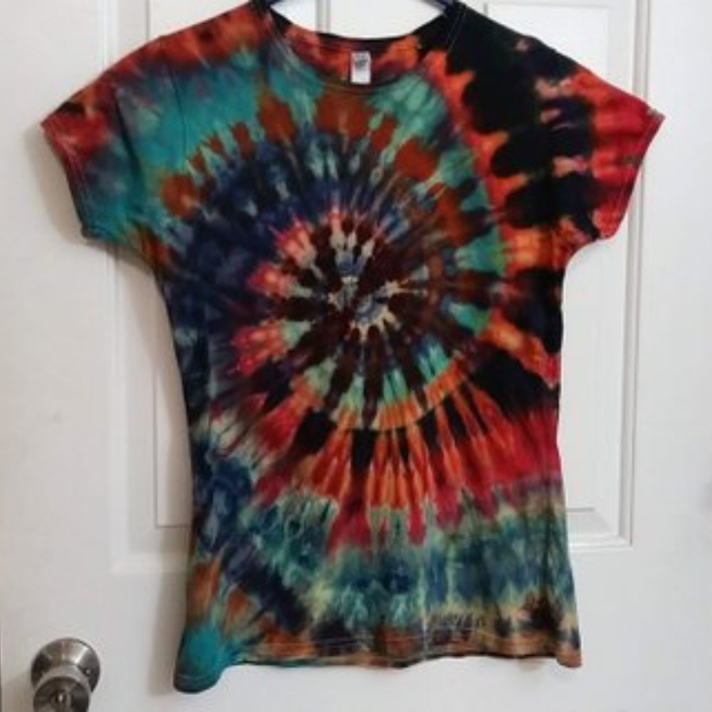 OOAK ice dye tiedye tshirt: "Qualia Slide" spiral